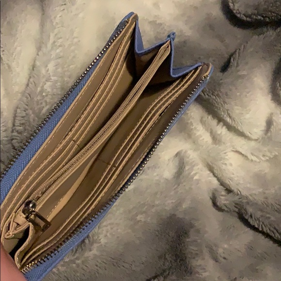 Brand New Guess Wallet - Picture 6 of 7